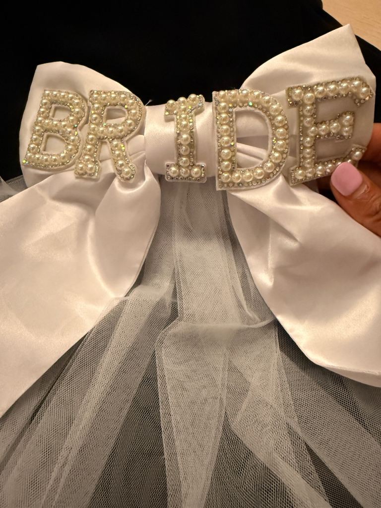 Wedding vail, bridge bow 