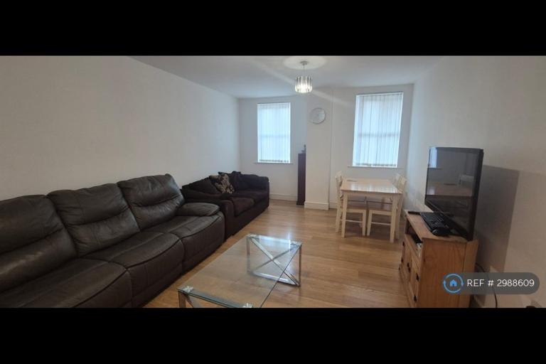 2 bedroom flat in Masters House, Ayelsubury, HP21 (2 bed) (#2988609)