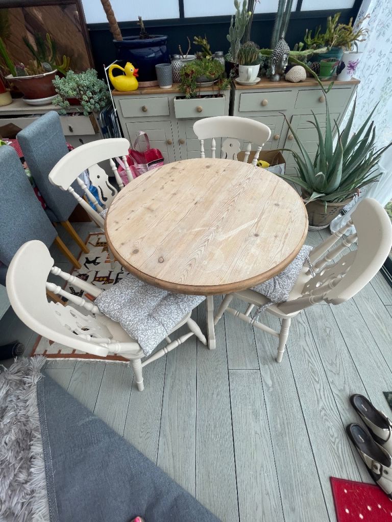 Wooden (pine) Round Dining Table & 4 chairs 