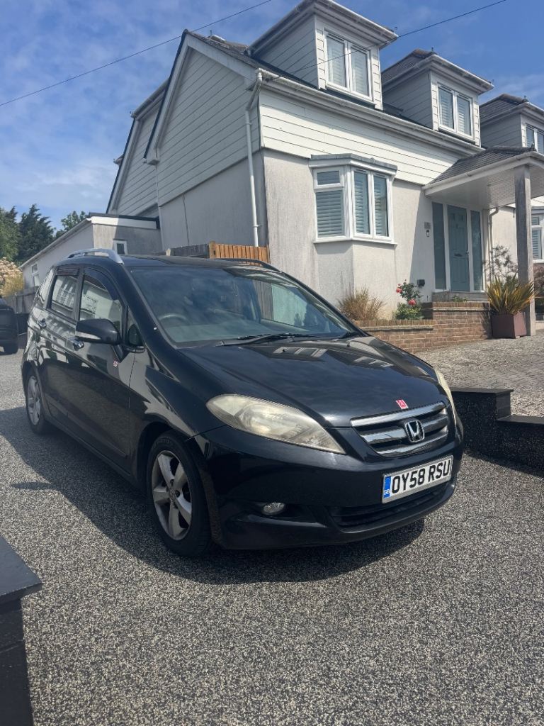 Honda FRV ( 6 seater ) we take credit card payments !