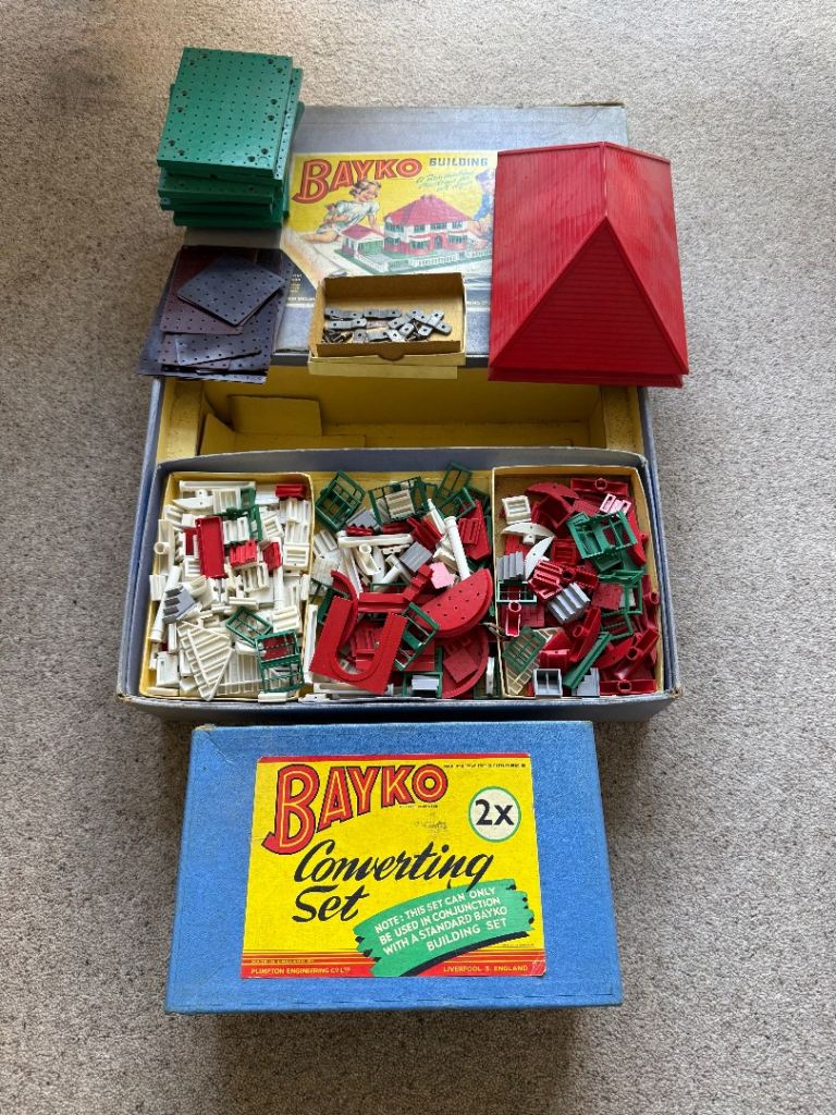 Vintage 1950's Bayko building set