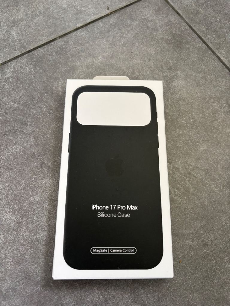 Apple iPhone 17 Pro Max Silicone Case with MagSafe – Black, NEW