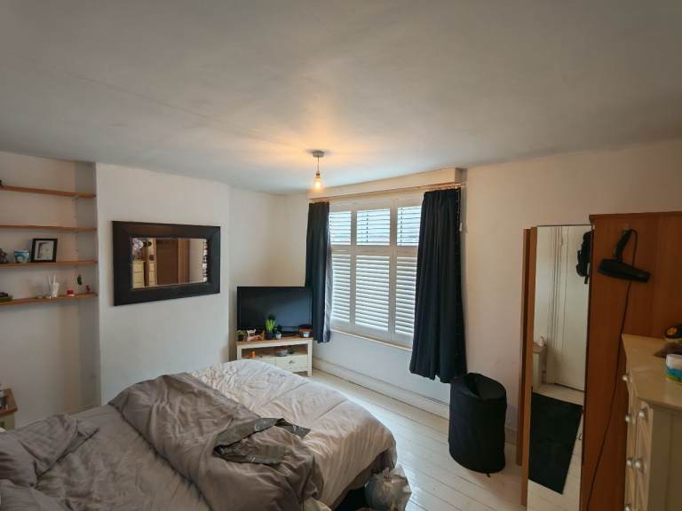 Double Room in House share close to Ashford Town Centre,All bills inc. 