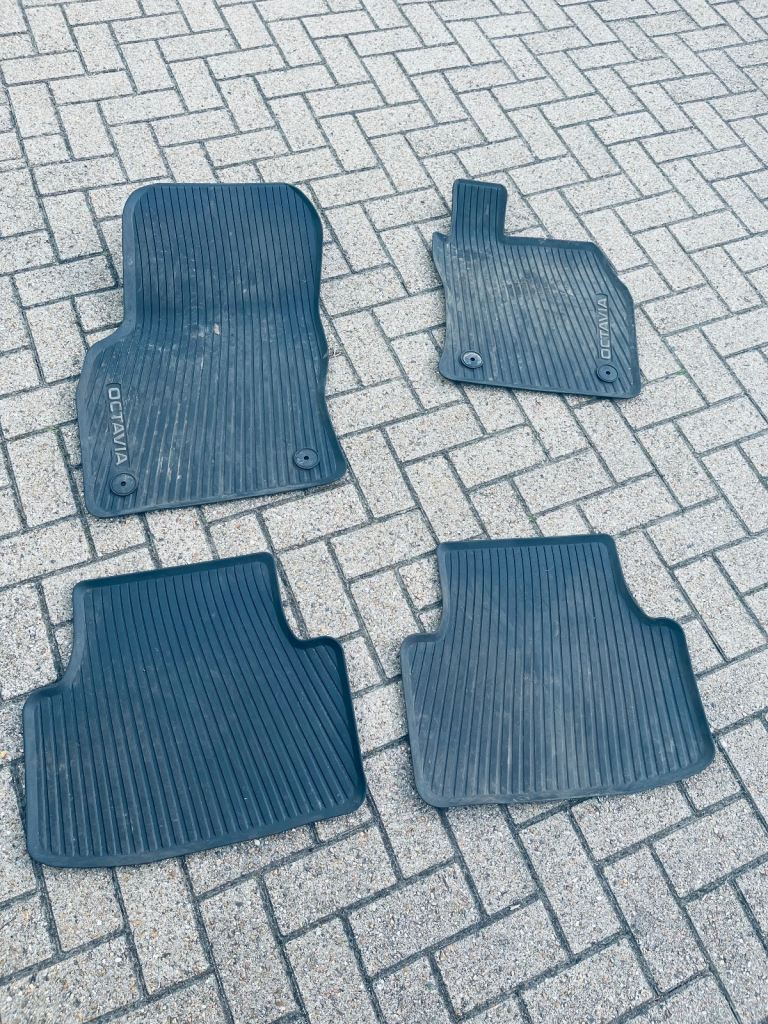 Genuine Škoda Octavia estate 2020- current rubber matts