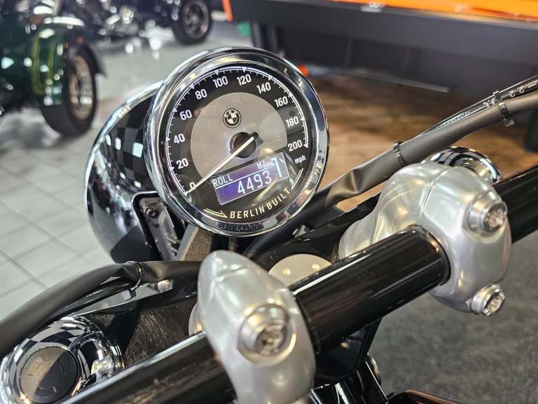 2021 BMW R 18 BOBBER 4,000 MILE'S 