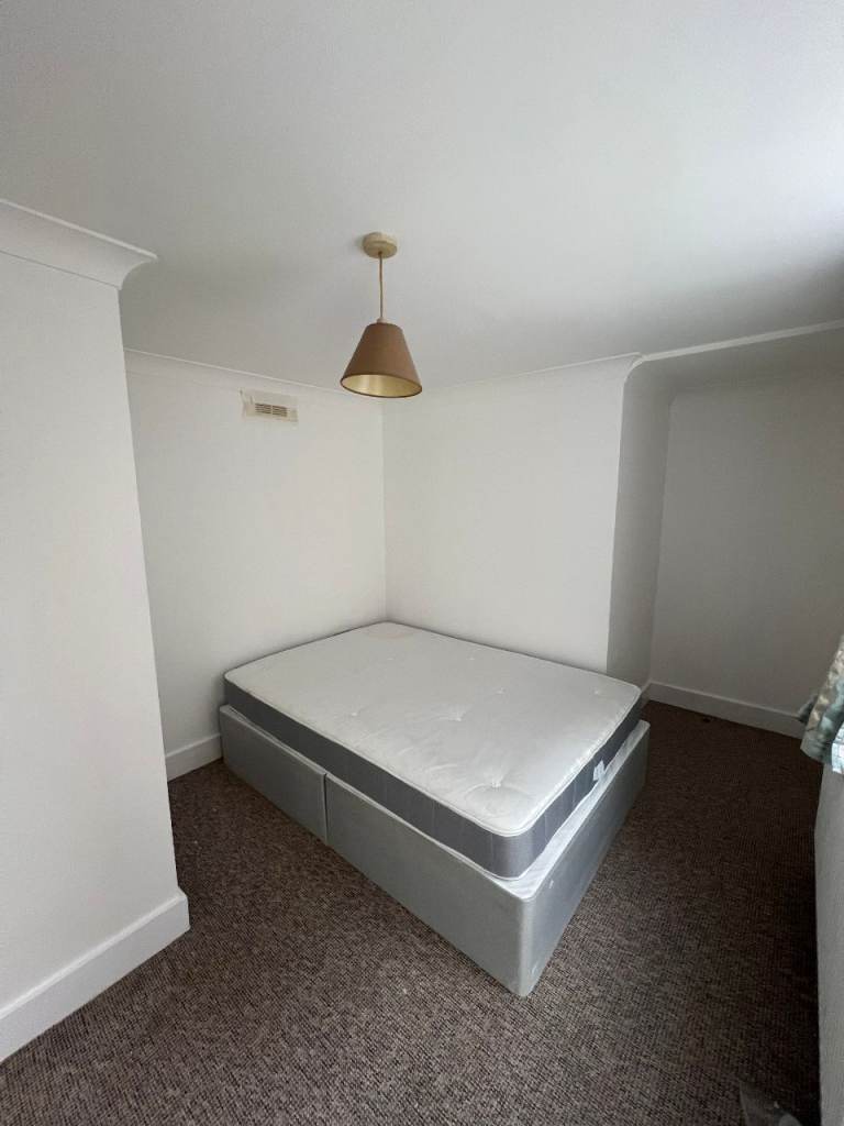 Nice Two Bedroom Ground Flat To Let on Birkbeck Road IG2 7LP very close to Newbury Park Station