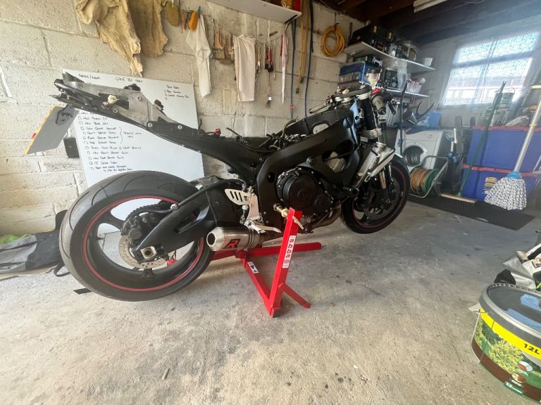 Breaking Suzuki GSXR 750 2006