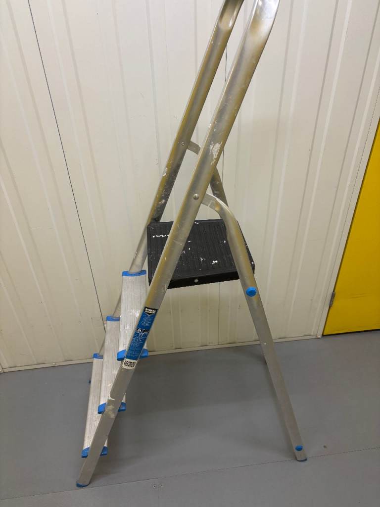 Good Condition Aluminium Step Ladder - 4 Steps