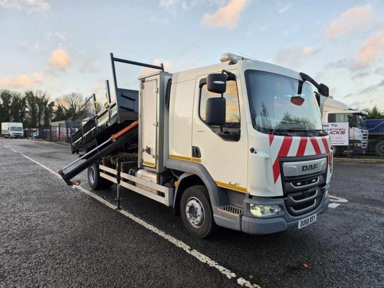 2018 Daf LF180 10 ton tipper with maxilift PH230 Crane