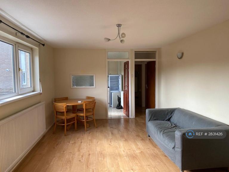 1 bedroom flat in St Clairs Road, Croydon, CR0 (1 bed) (#2831426)