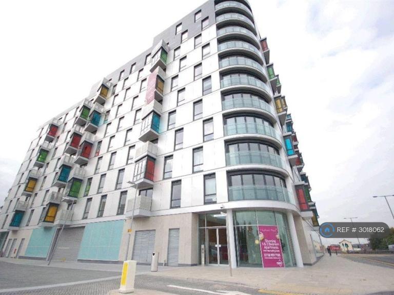 2 bedroom flat in Hunsaker, Reading, RG1 (2 bed) (#3018062)