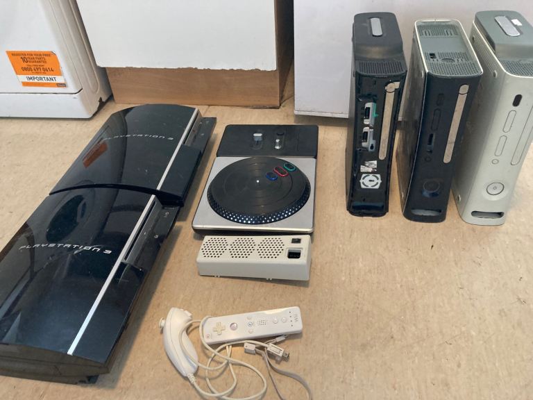 Various game consoles bundle 