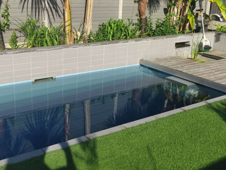 Swimming Pool / Cold Water Swimming