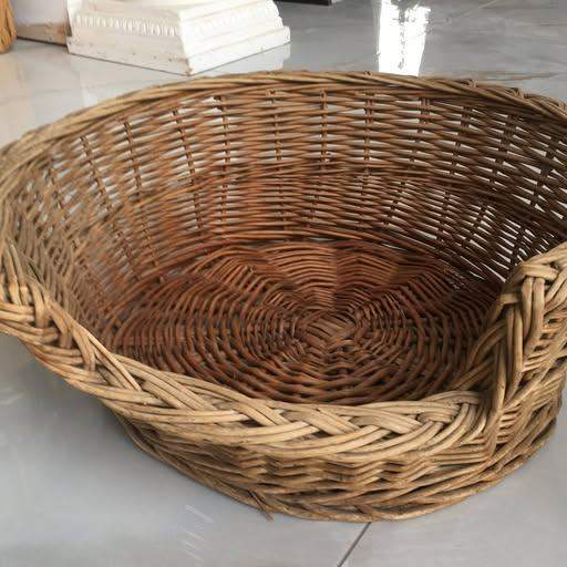 Wicker cat basket/small dog basket Good condition