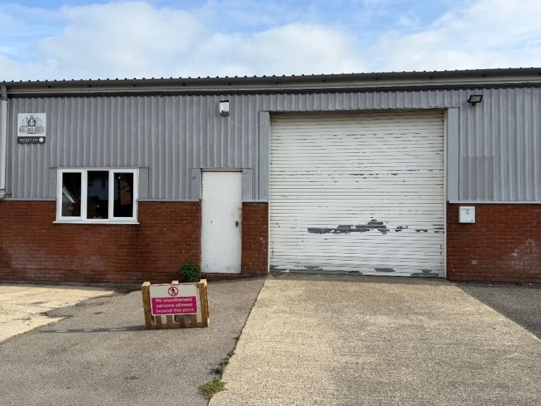 2,000 sq ft Commercial Warehouse / Industrial Unit to Let – Shillingstone, Dorset