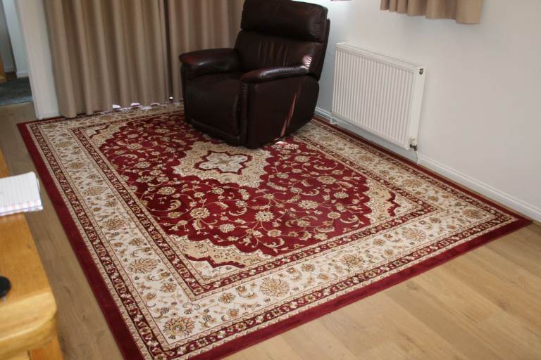 Large Red and Cream Patterned Rug – Good Condition