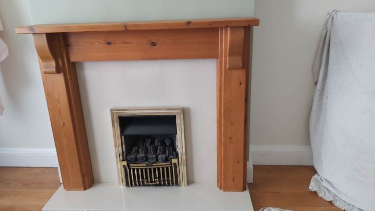 Wooden Fireplace Surround with gas Fire – Good Condition