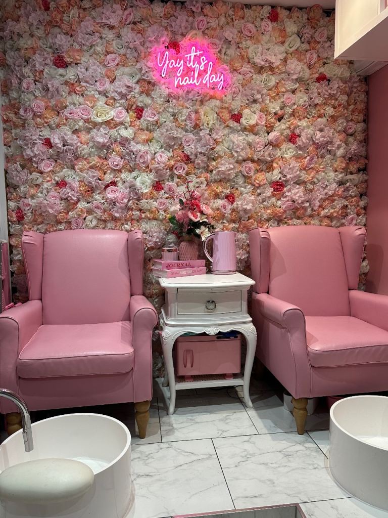 Beauty/Nail room to rent 