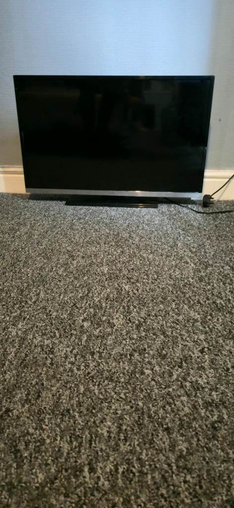 JVC 32" Flat Screen TV - Black, Good Condition