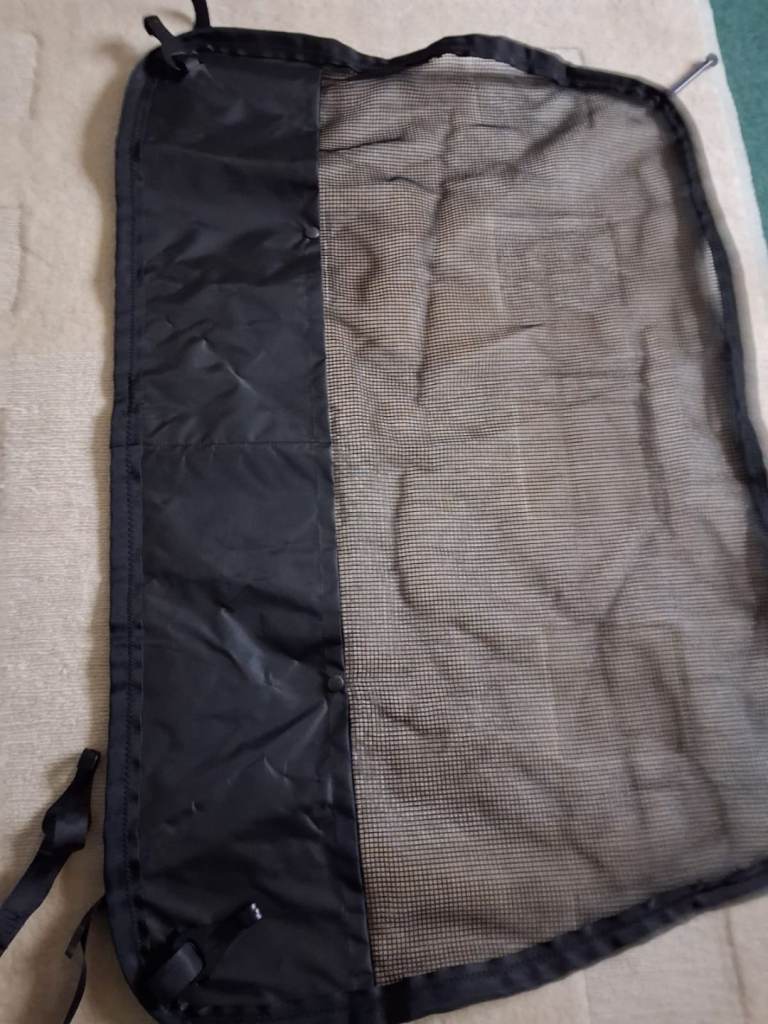 Volvo cargo net with pockets 