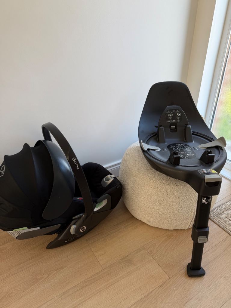 Cybex Cloud T Car Seat and Isofix Base 