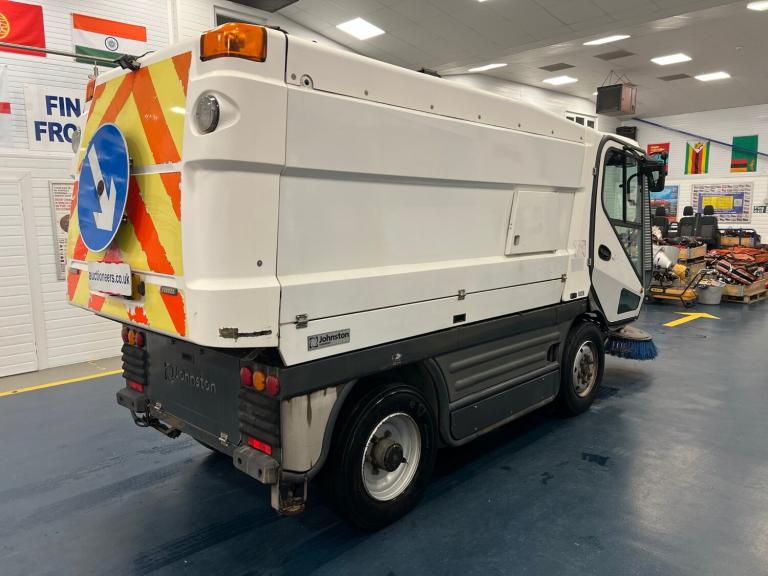2015 JOHNSTON SWEEPERS CX400 4X2 7.5 TON DIESEL AUTO SWEEPER  Diesel Automatic