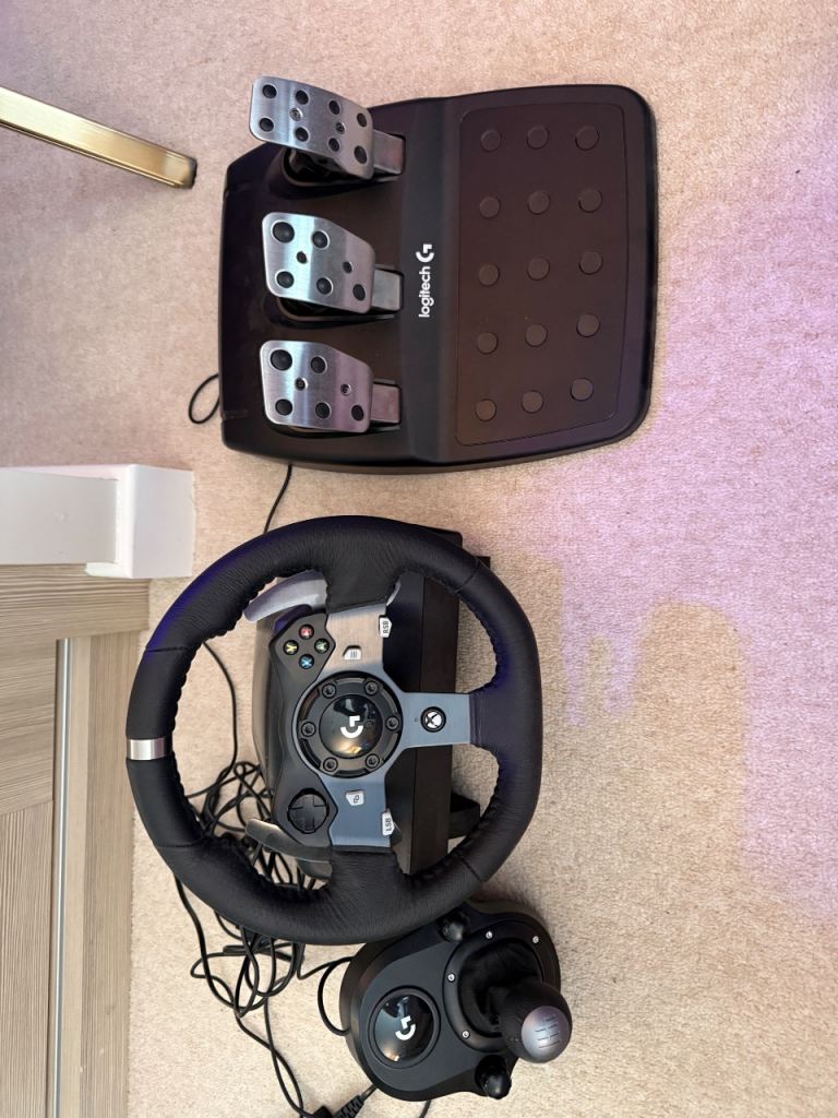 Logitech G920 Driving Force Racing Wheel, Pedals & Shifter - Great Condition