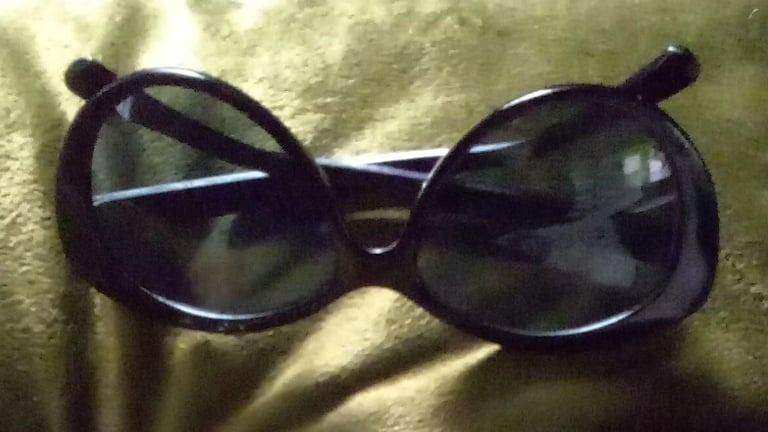 image for Black Cat Eye Fashion Sunglasses and Case.POST OR COLLECT!