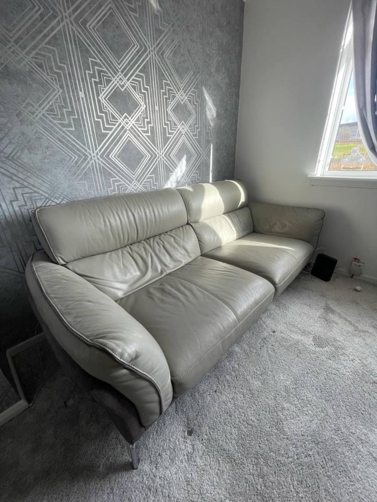 DFS Valdez Leather 3+2 Couch & Footstool Set