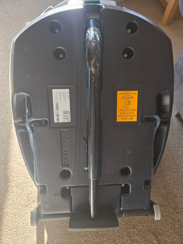 Cybex platinum baby car seat with aton Q isofix base 0 to 13kg