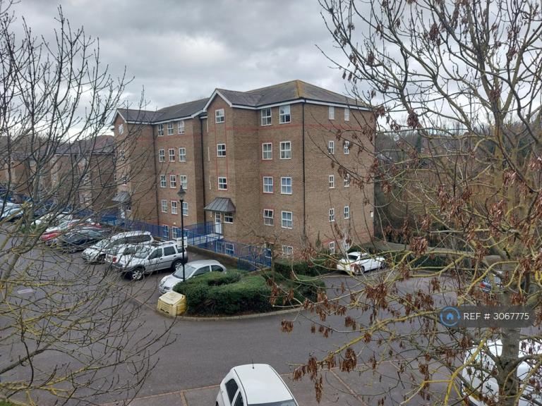 2 bedroom flat in River Bank Close, Maidstone, ME15 (2 bed) (#3067775)