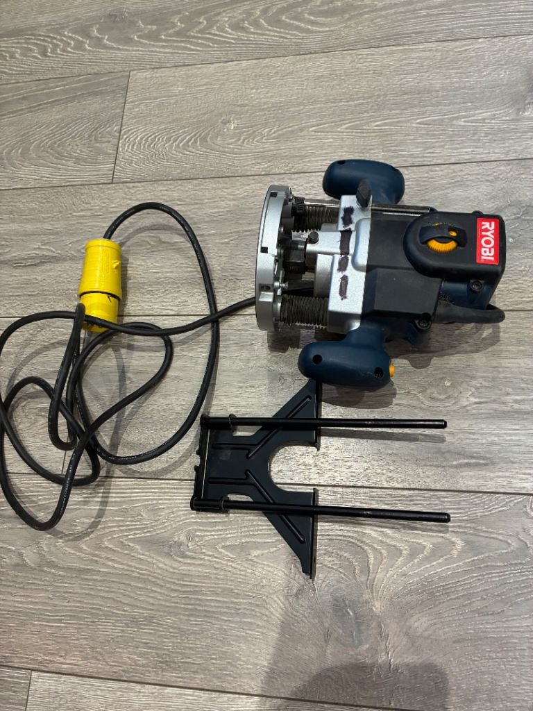 Ryobi Router with Guide – Good Condition