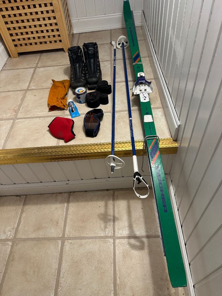 Full set of ski touring equipment - Skis boots and ski boots and poles 