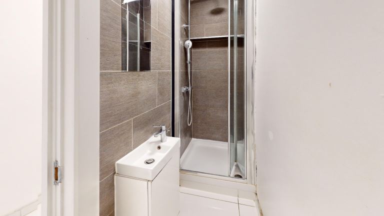 3 bedroom Flat for rent RM17