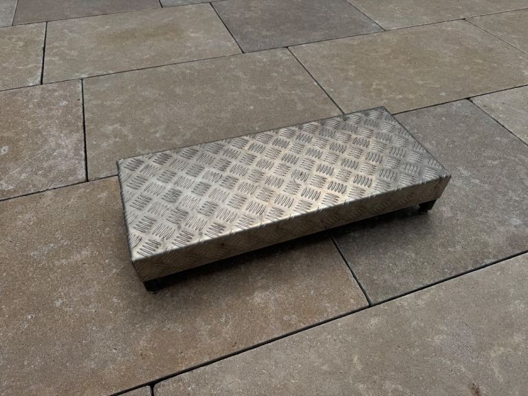 Stainless steel non-slip step