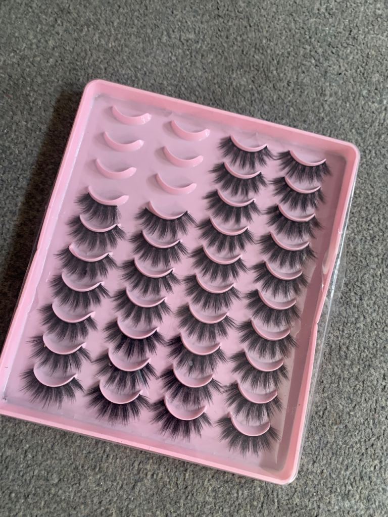 7 packs of false eyelashes GLUE INCLUDED