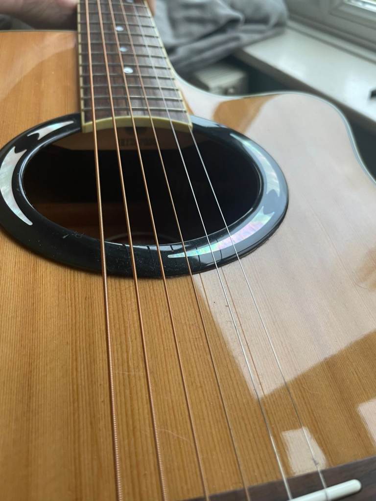 YAMAHA APX500II electro-acoustic guitar with case