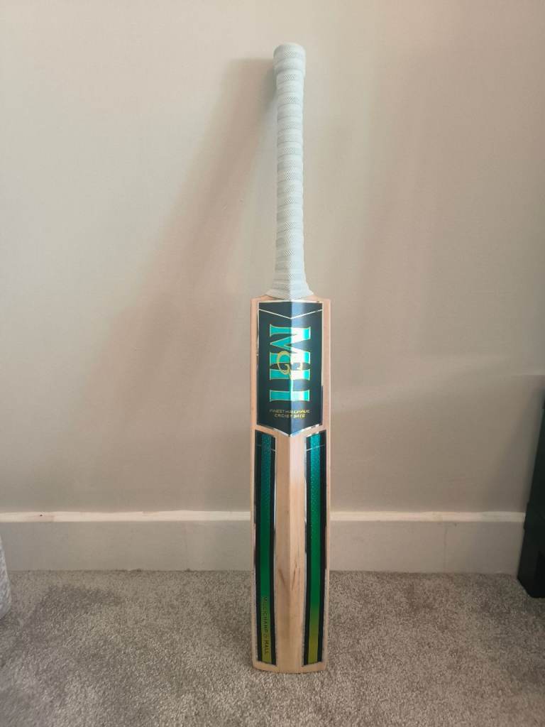 Millichamp and hall cricket bat 