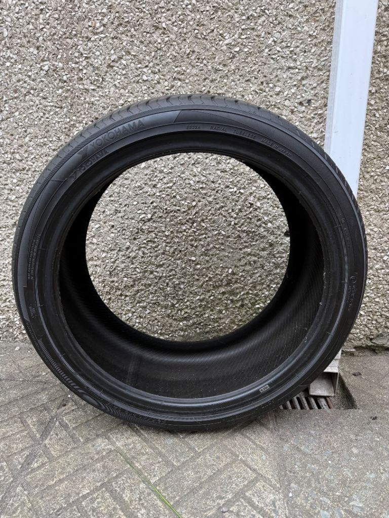 225 40 R18 Yokohama tyre part worn