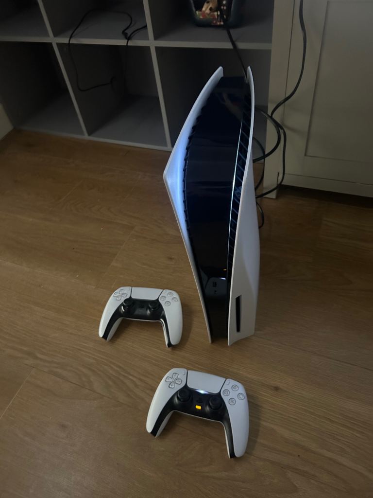 PlayStation 5 Disc Edition 2 controllers 