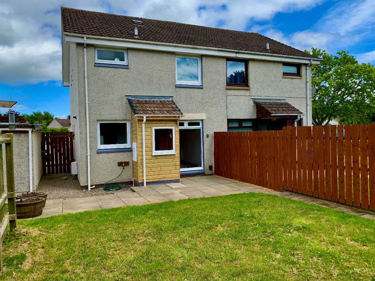 🏡 Beautifully Refurbished Apartment with Converted Attic, Detachted Garage | Culloden, Inverness