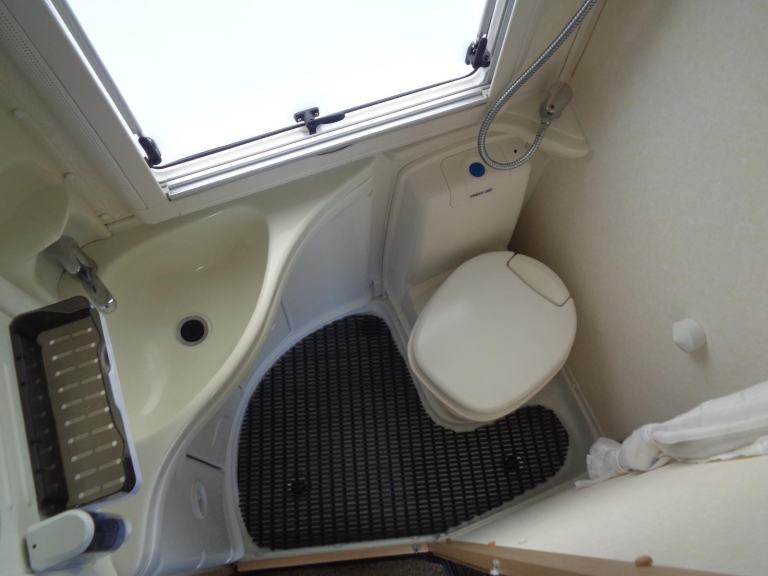 Auto-Sleepers Nuevo 2 Berth Peugeot Boxer DIESEL MANUAL 2004