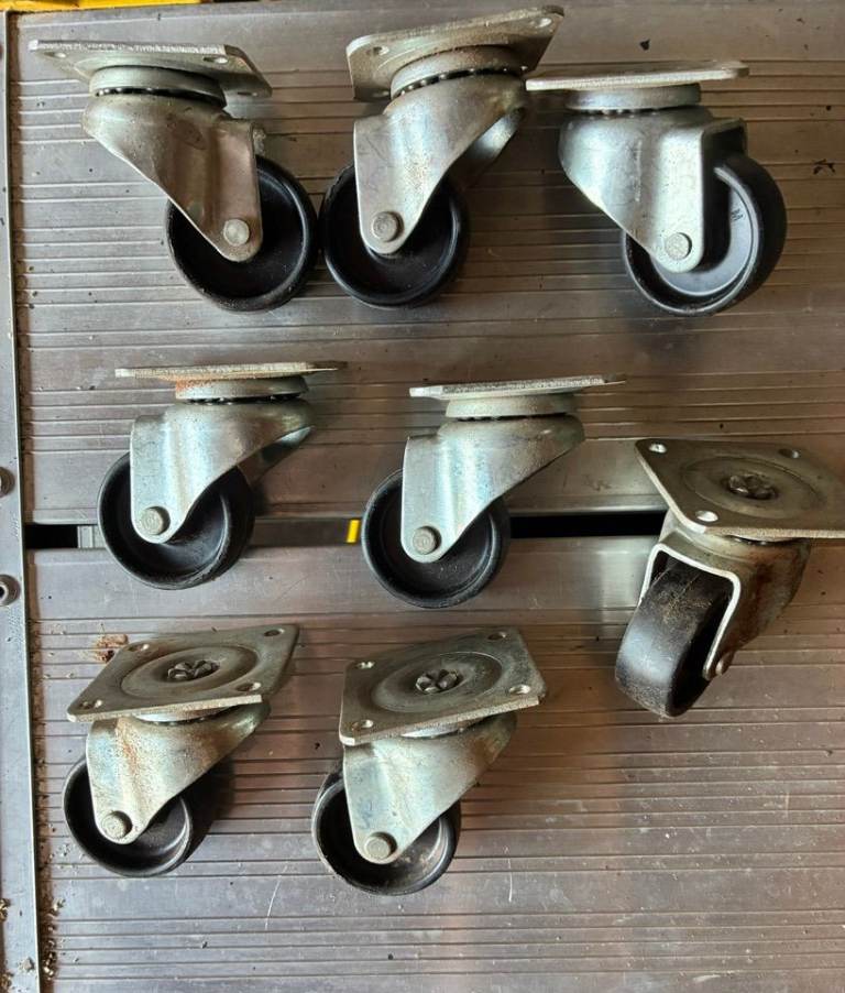 38mm Plastic Swivel (SET OF 4) £3