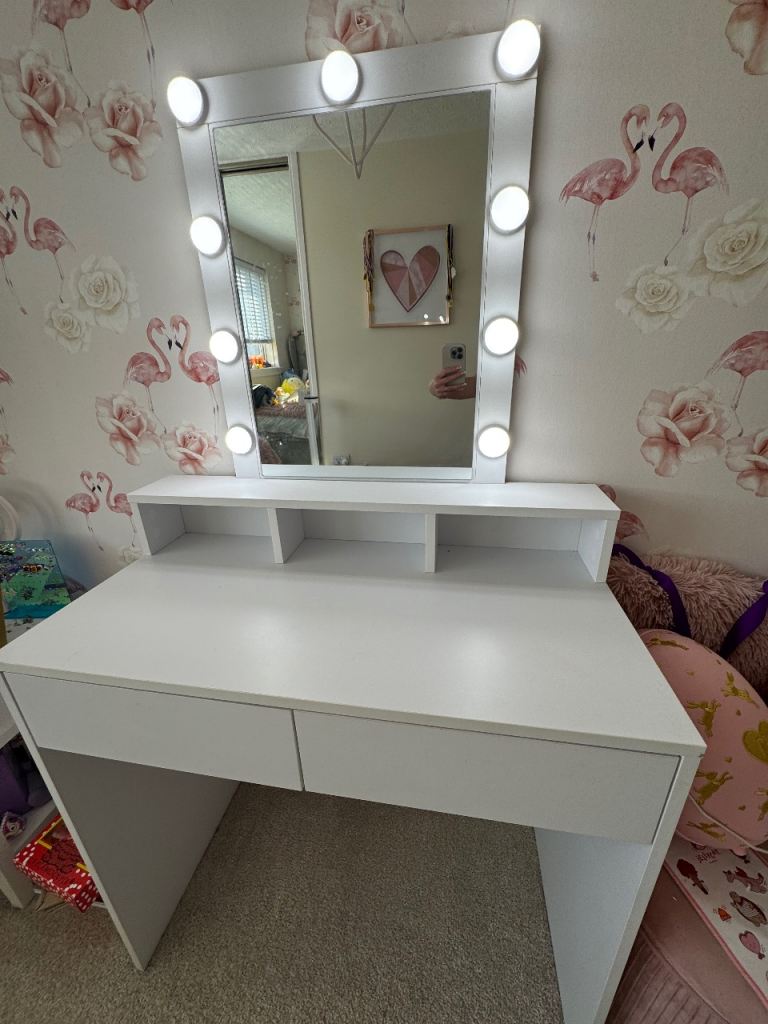 Dressing table with mirror 