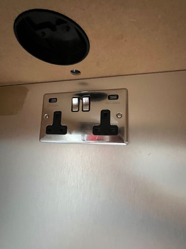 REM Florence Manicure Table 