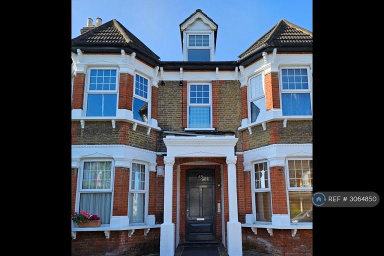1 bedroom flat in Rosenthal Road, London, SE6 (1 bed) (#3064850)