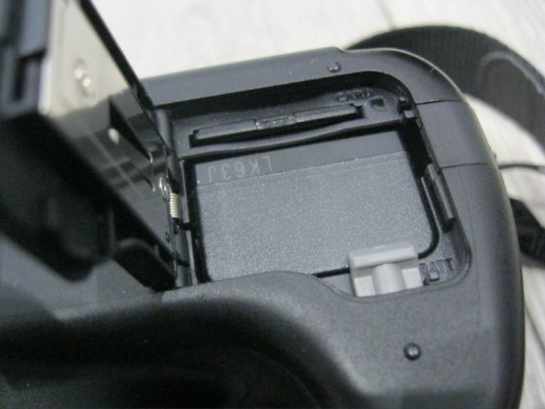 Panasonic Lumix DC-FZ82 18.1MP Digital Camera 60x Optical Zoom Lens + Extras