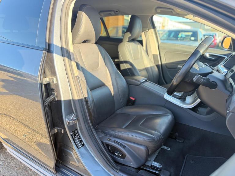 2017 Volvo V60 Cross Country 2.4 D4 Lux Nav Auto AWD Euro 6 (s/s) 5dr ESTATE Diesel Automatic