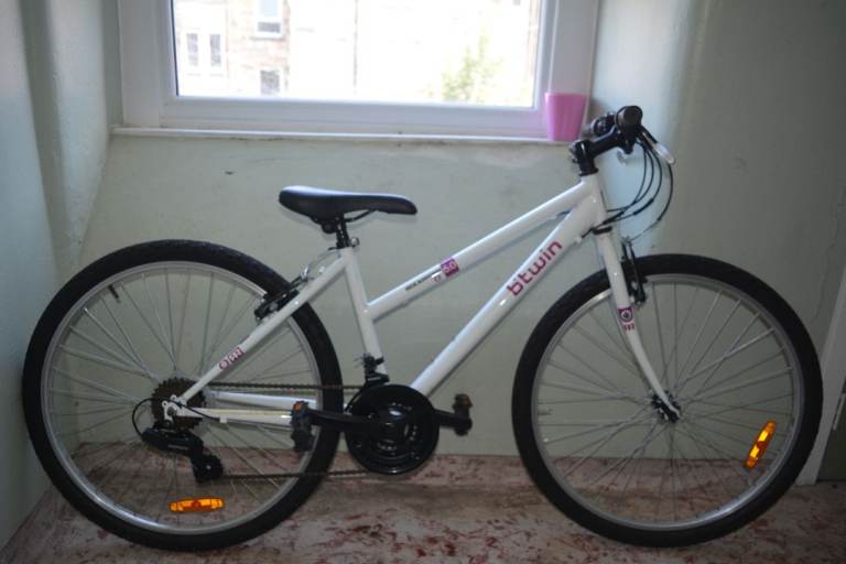 (15") Mountain Bike - (Like new)