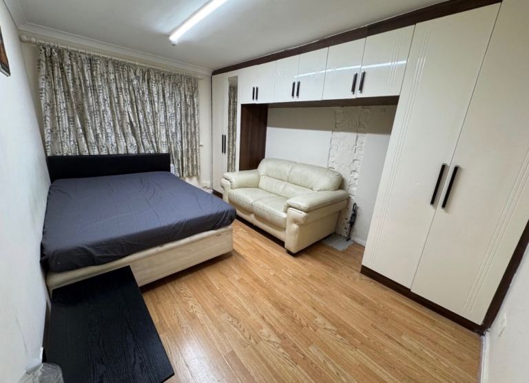 Double room for rent